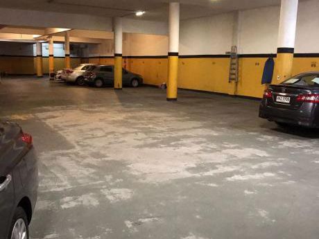 Cocheras En Alquiler En Br Artigas Y Av Italia Torre De Congreso 2355