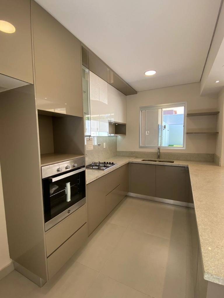 ALQUILO DUPLEX ZONA PLAZA MADERO - LUQUE — foto 3