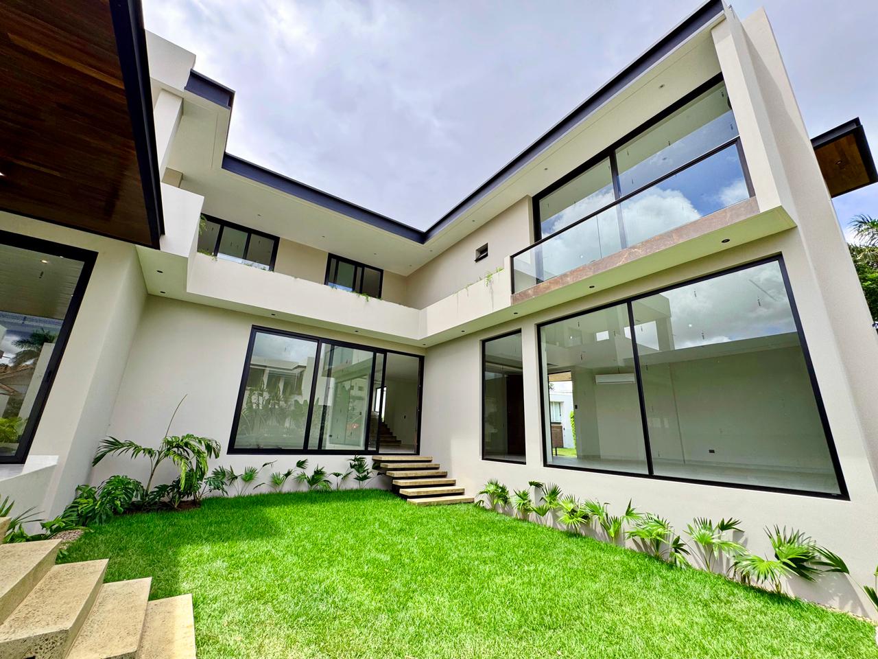Casa En Venta De Lujo A Estrenar – Urubó Garden
