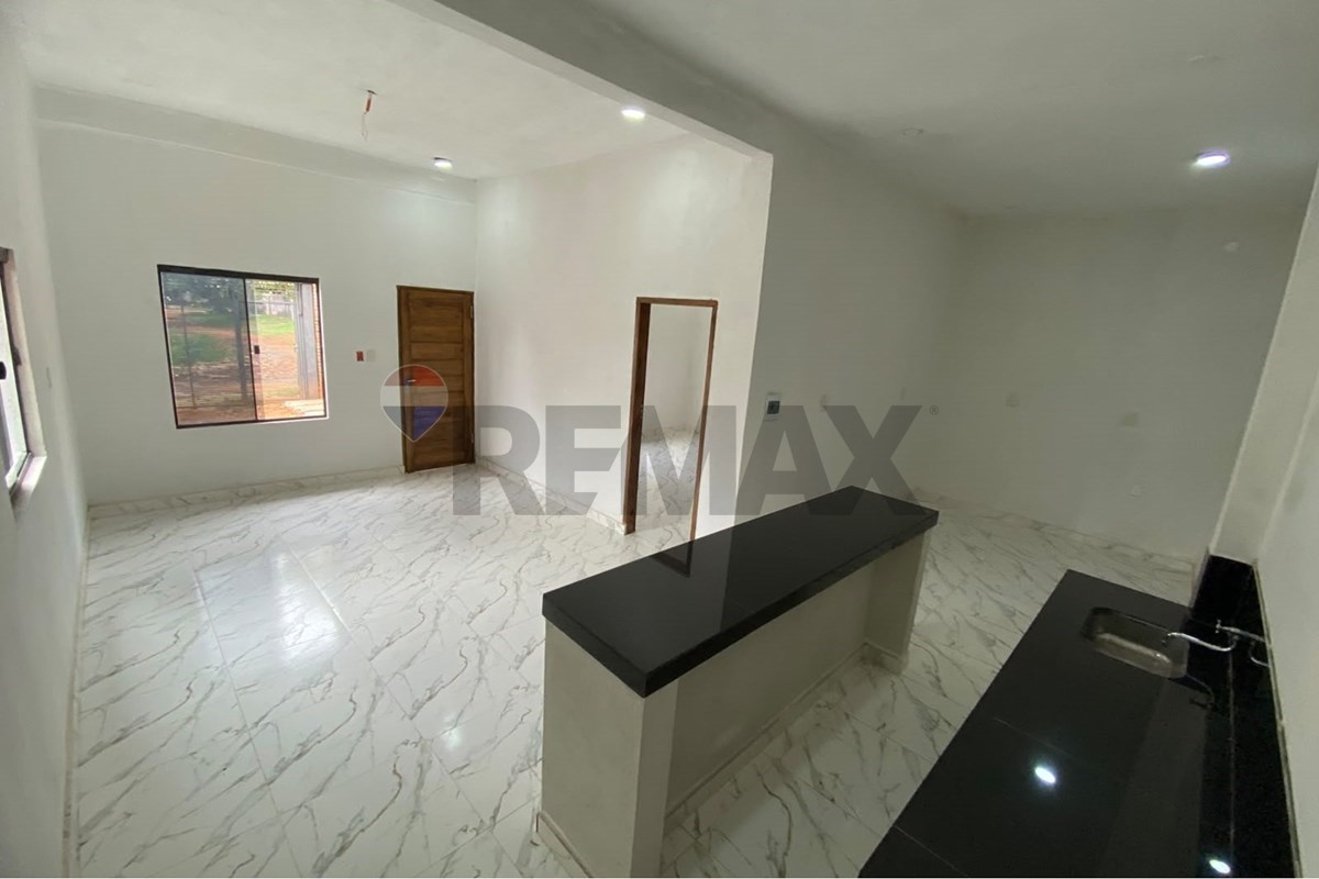 Casa - Alquiler - Luque, Central, Paraguay — foto 3