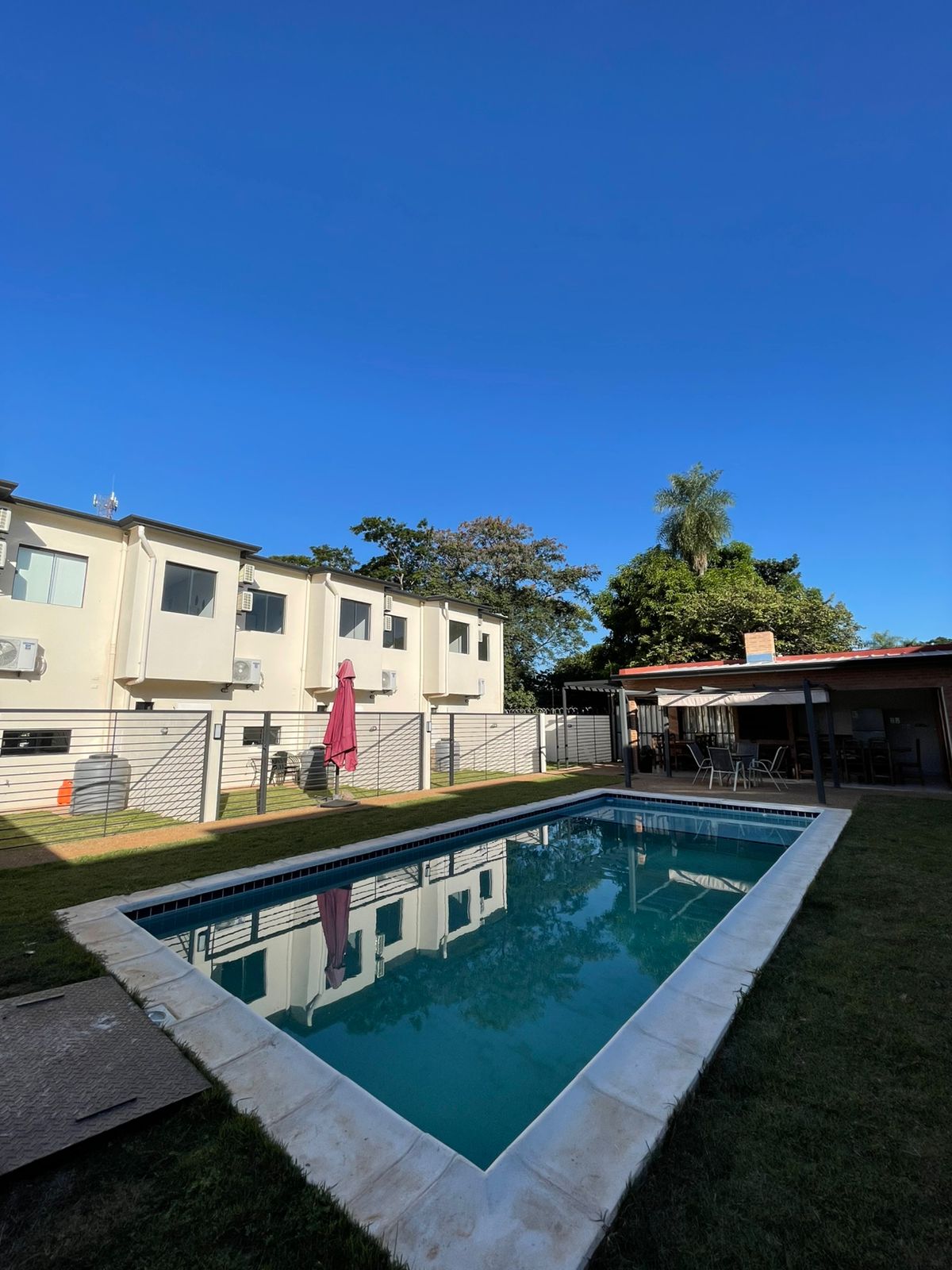 **ALQUILO DÚPLEX EN BARRIO SAN CARLOS – LUQUE** — foto 2
