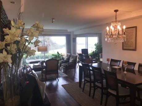Amplio Apartamento Sobre Rambla Con Jardin
