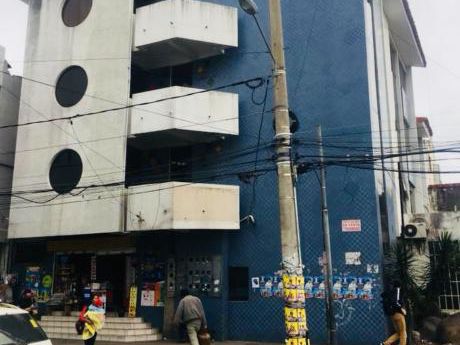 En La Calle Charcas En Santa Cruz Vendo Edificio