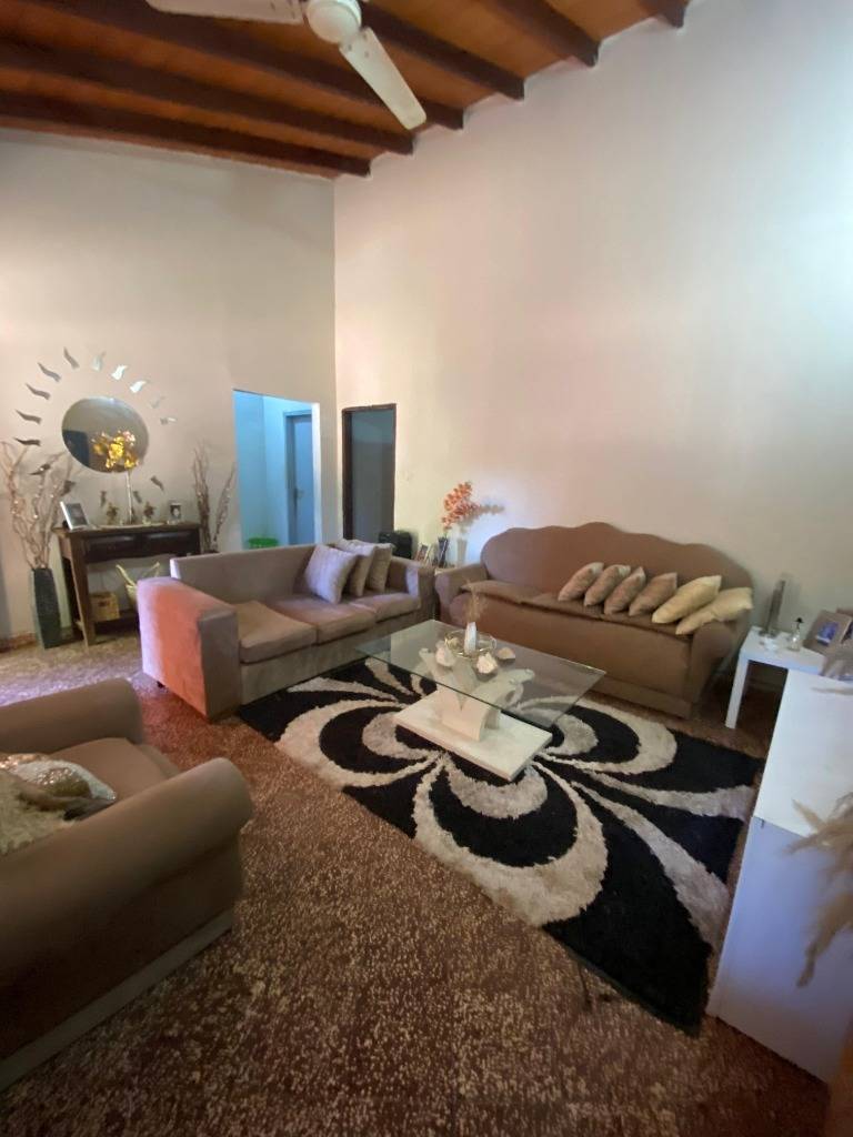 Oportunidad De Alquiler | Casa Familiar Con Patio Y Quincho — foto 3