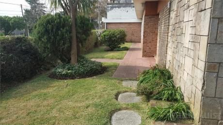Propiedad De Categoría En La Mejor Zona De Curva De Maroñas.