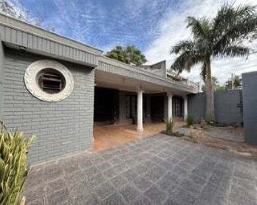 En venta amplia residencia zona UCA — foto 3