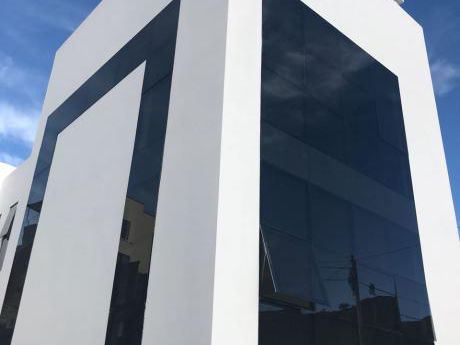 Hermosa Casa A Estrenar En Venta En Achumani, Condominio Cerrado