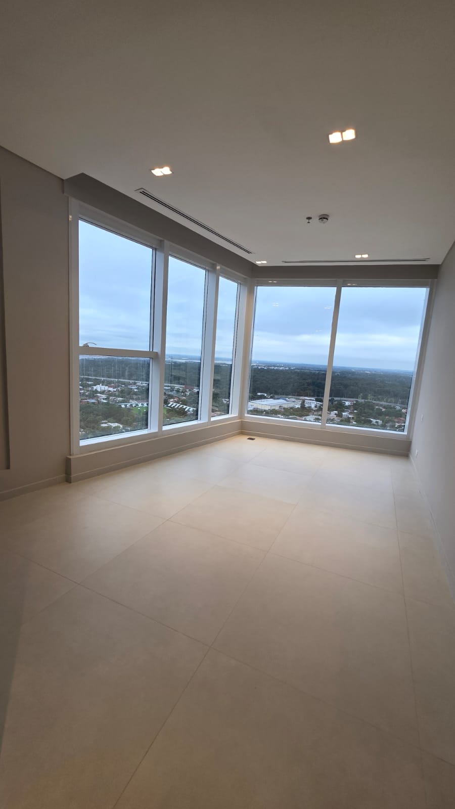 EN ALQUILER APARTAMENTO DE 3 DORMITORIOS, THE ADDRS PISO 24, BARRIO MBURUCUYÁ