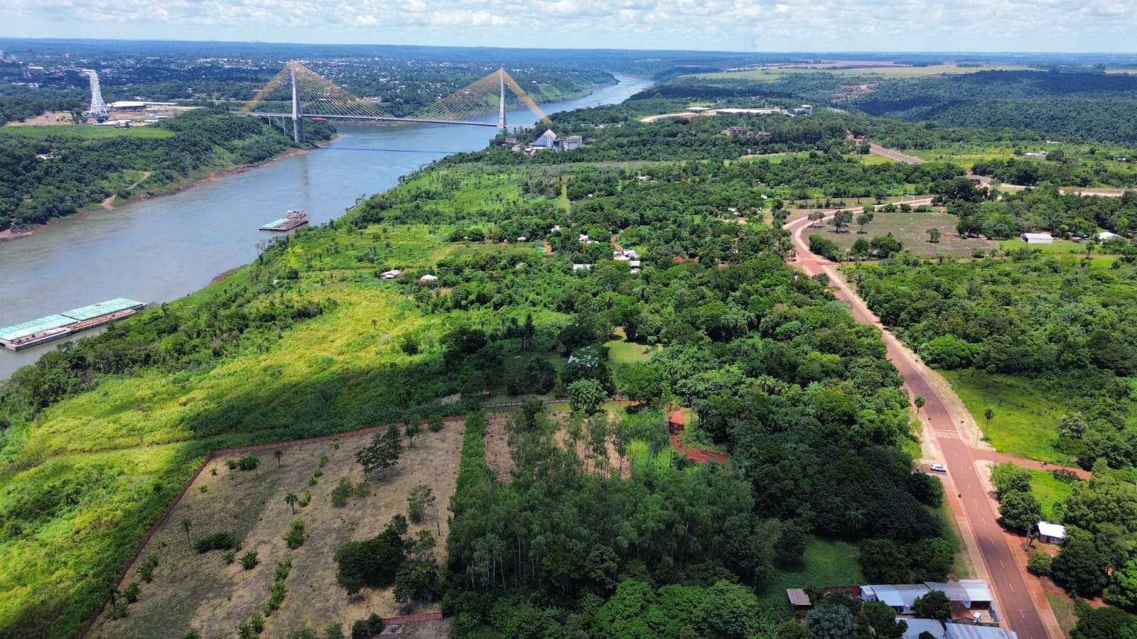 Vendo terreno en 3 Fronteras. Cerca del Puente de la Integracion — foto 3