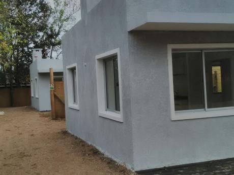 ** Casa A Estrenar 2 Dormitorios En Zona De Importante Crecimiento * *