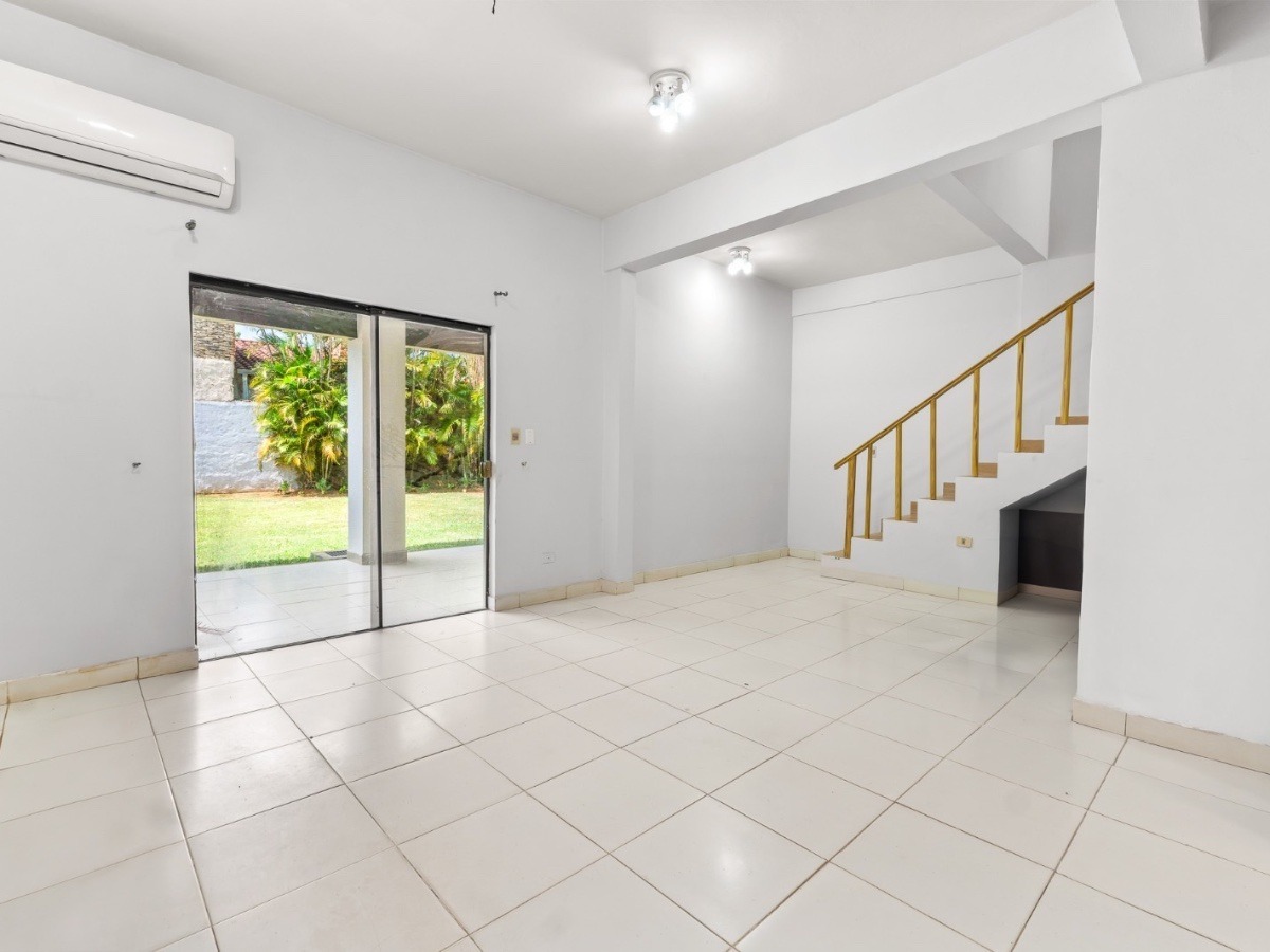 VENDO CASA EN CUARTO BARRIO LUQUE — foto 3