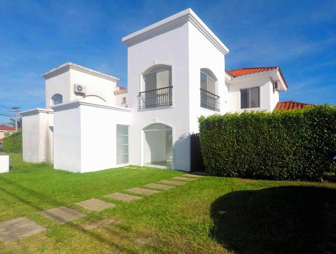 Casa en alquiler en Urubó