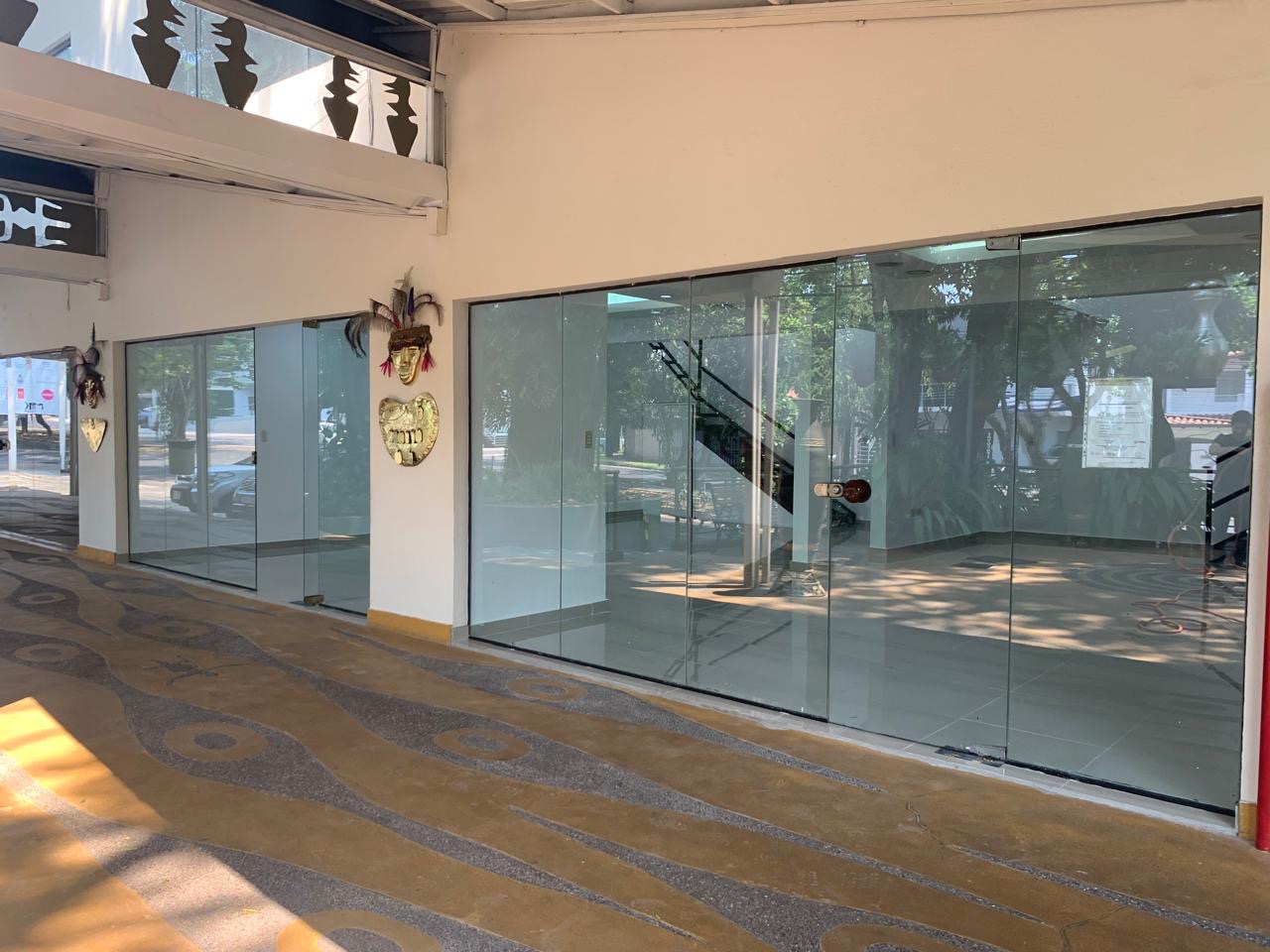 EN ALQUILER LOCAL COMERCIAL ZONA BOGGIANI — foto 2