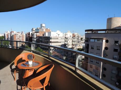 Apartamento En Punta Carretas, Garage Doble, 3 Dormitorios + Servicio, 3 Baños