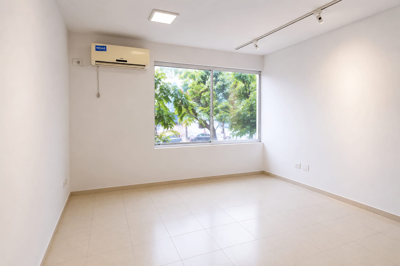 En Alquiler salón comercial en el Barrio Seminario de Asunción — foto 3