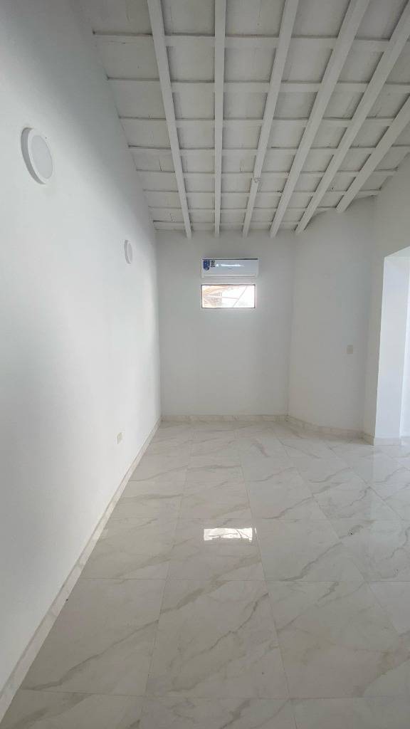 ALQUILO SALON COMERCIAL EN BARRIO OBRERO — foto 2