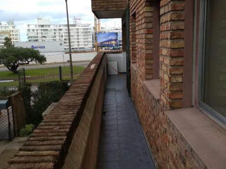 Apartamento En Alquiler 3 Dormitorios Y Cochera