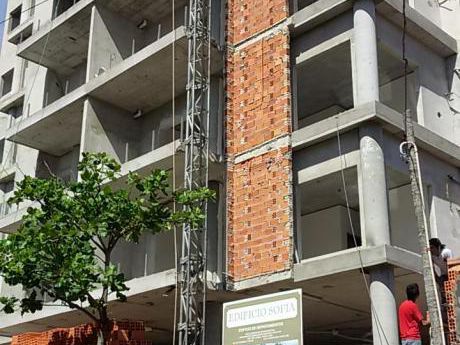 Esquina Sobre La Avda. Artigas 1.550 M2