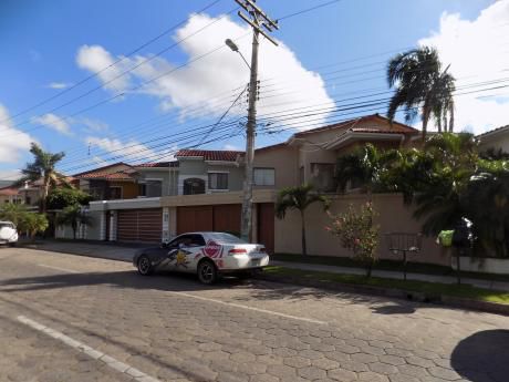 Casa En Alquiler Av. Canal Isuto