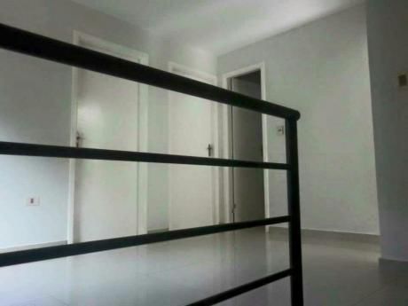 Alquilo Amplio Duplex En El Area 4!!