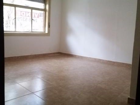 Apartamento 1 Dormitorio Venta: Paraguay Y Carlos Gardel. P.b. Estilo Casa