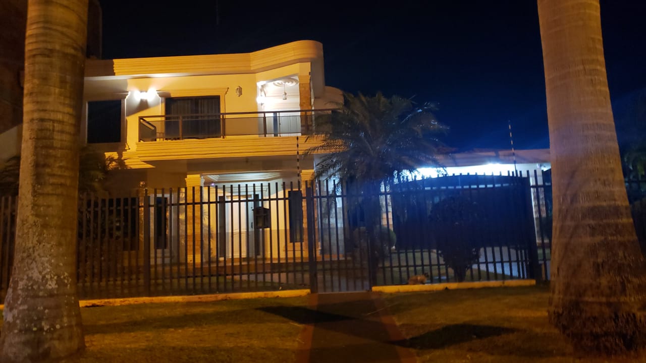 VENDO IMPORTANTE RESIDENCIA EN CIUDAD DEL ESTE. 1200M2 — foto 3
