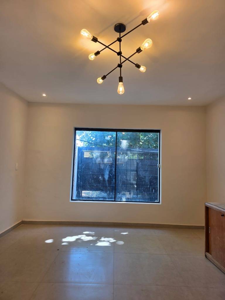 ALQUILO CASA, ZONA MBURICAO — foto 3