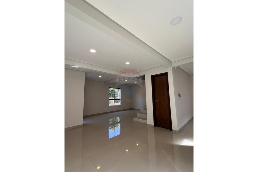 VENDO DUPLEX EN ESQUINA A ESTRENAR - LAMBARE — foto 3