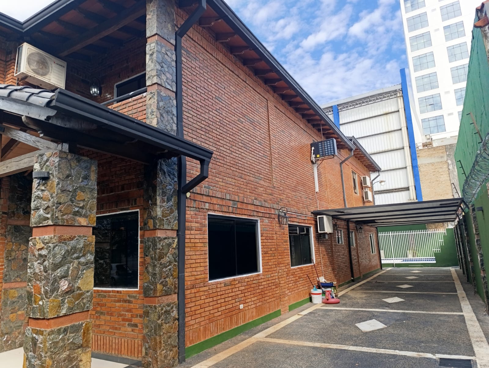 Vendo casa en Bo. Pettirossi Asunción — foto 2