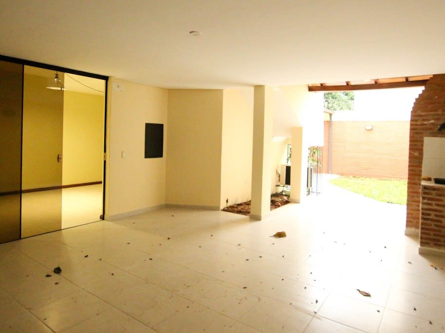 ALQUILO DUPLEX 3 DORMITORIOS EN YCUA SATI — foto 3