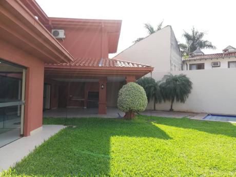 Alquilamos Preciosa Casa En Condominio Privado. Barrio Mburucuya.