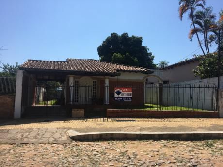 Casa En Barrio Residencial, A Precio De Terreno