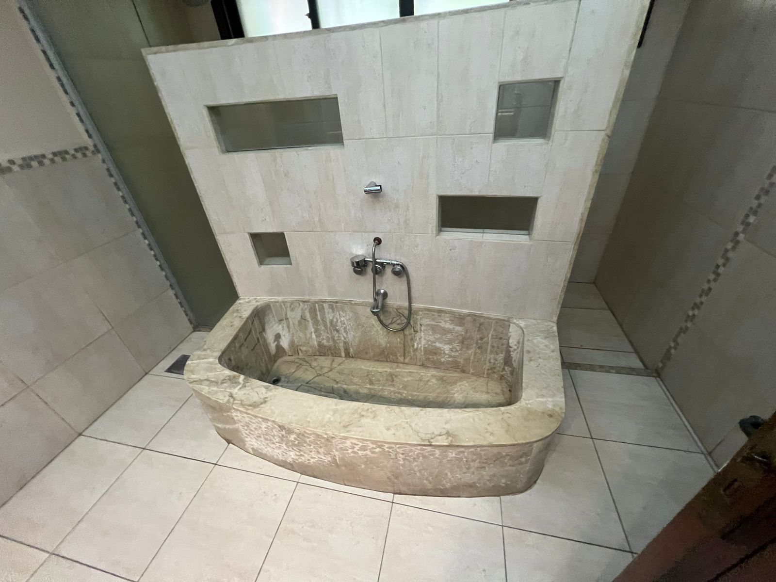ALQUILO AMPLIA RESIDENCIA DE 3 DORMITORIOS — foto 3