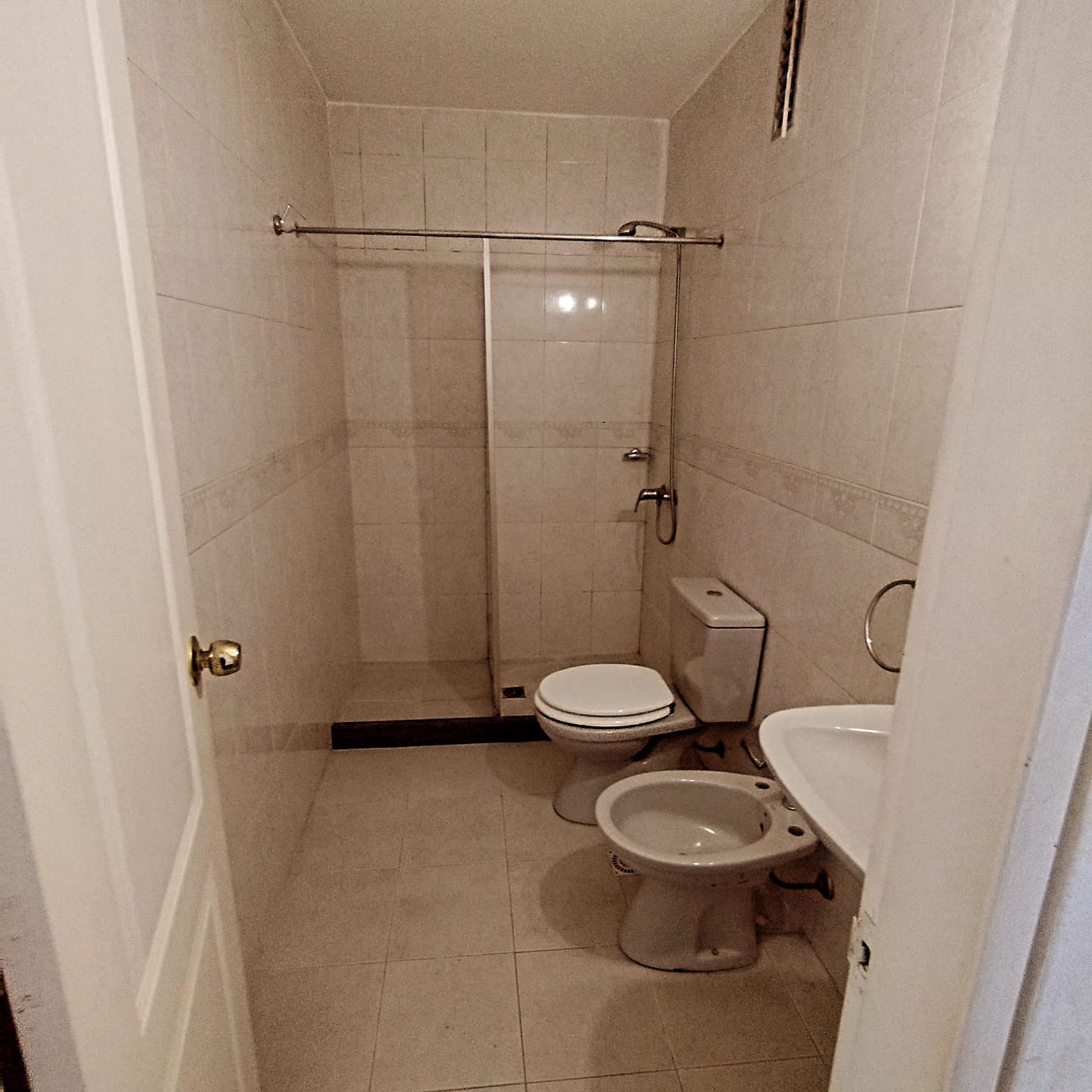 Alq amplio Mono ambiente con cocina definida · Foto 9