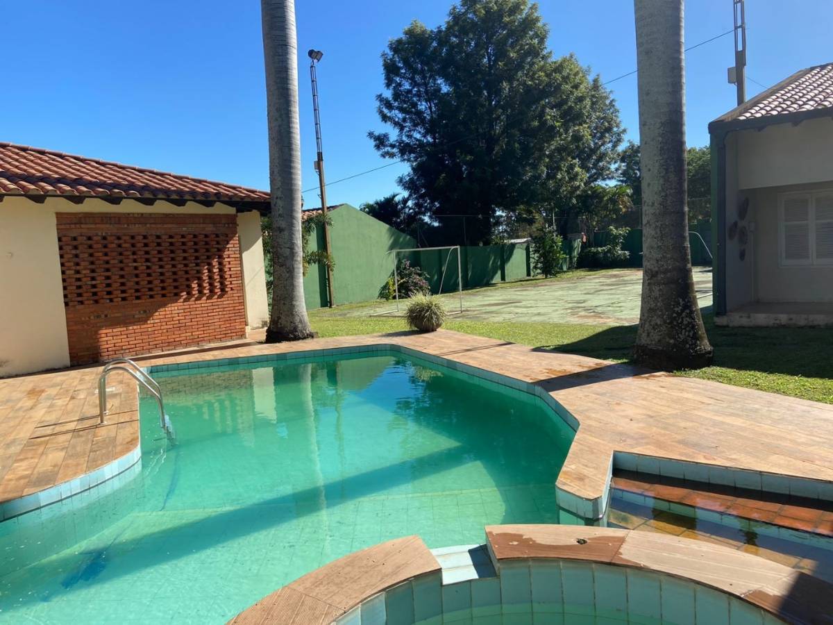 ALQUILO LUJOSA Y AMPLIA RESIDENCIA EN ITAUGUA — foto 2
