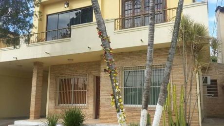 Casa Para Oficina/consultorio/spa (sobre Facundo Machain)
