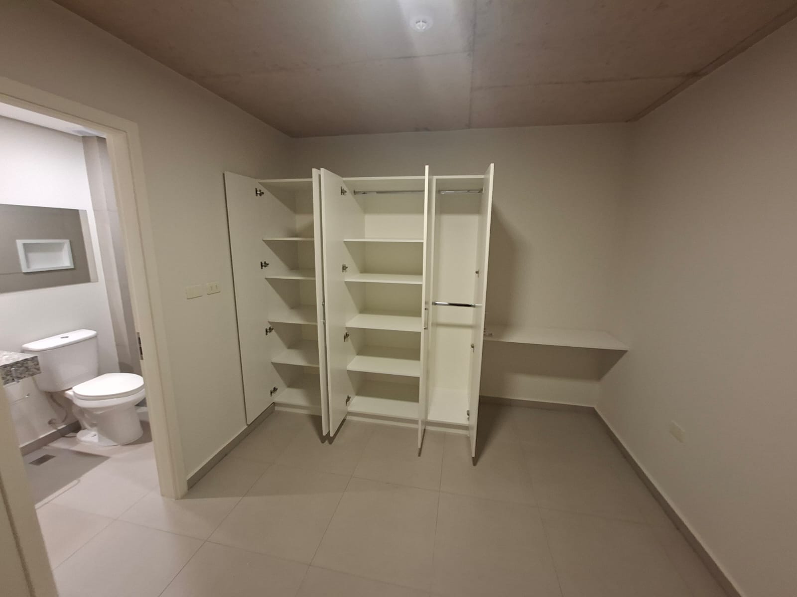 ALQUILO DEPARTAMENTO EN LUQUE — foto 2
