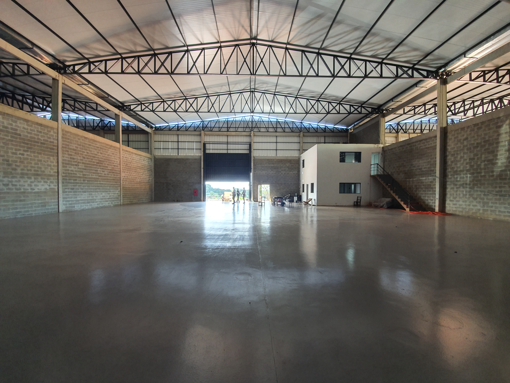 Alquilo Depositos de 1.500 m2 c/u con oficinas en Ciudad del Este‼️ C-1154 — foto 2