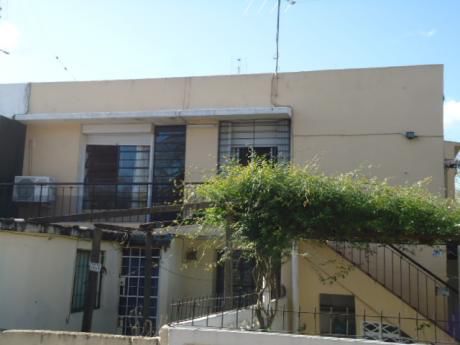 Casa 1 Dormitorio, Complejo Barrio Colón. Muy Buen Estado.
