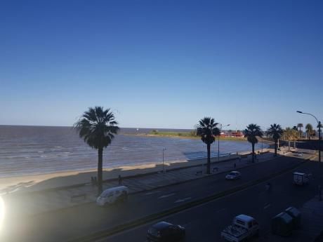 Apartamento 2 Dormitorios En La Rambla De Pocitos