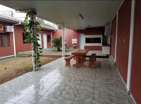 Alquilo Casa Con Piscina En El Barrio Pablo Rojas!!