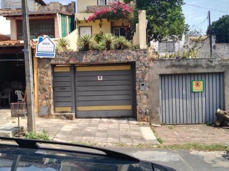Casa En Sajonia A 2 Cuadras Del Palacio