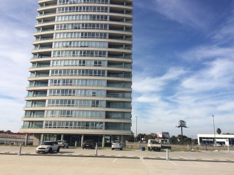 Apto Venta, Carrasco 2 Dormitorios, 2 Baños, 2 Garages, Faros De Carrasco
