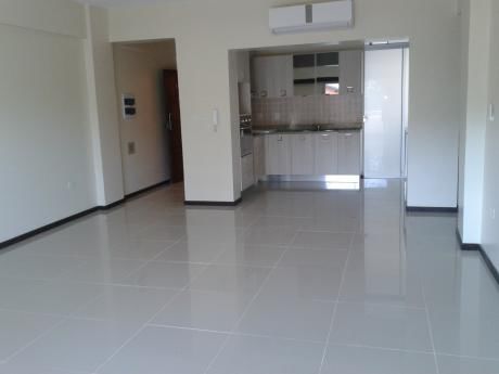 Alquiler Dpto 2 Dormitorios Zona Banco Central A Partir De Usd 952 + Iva