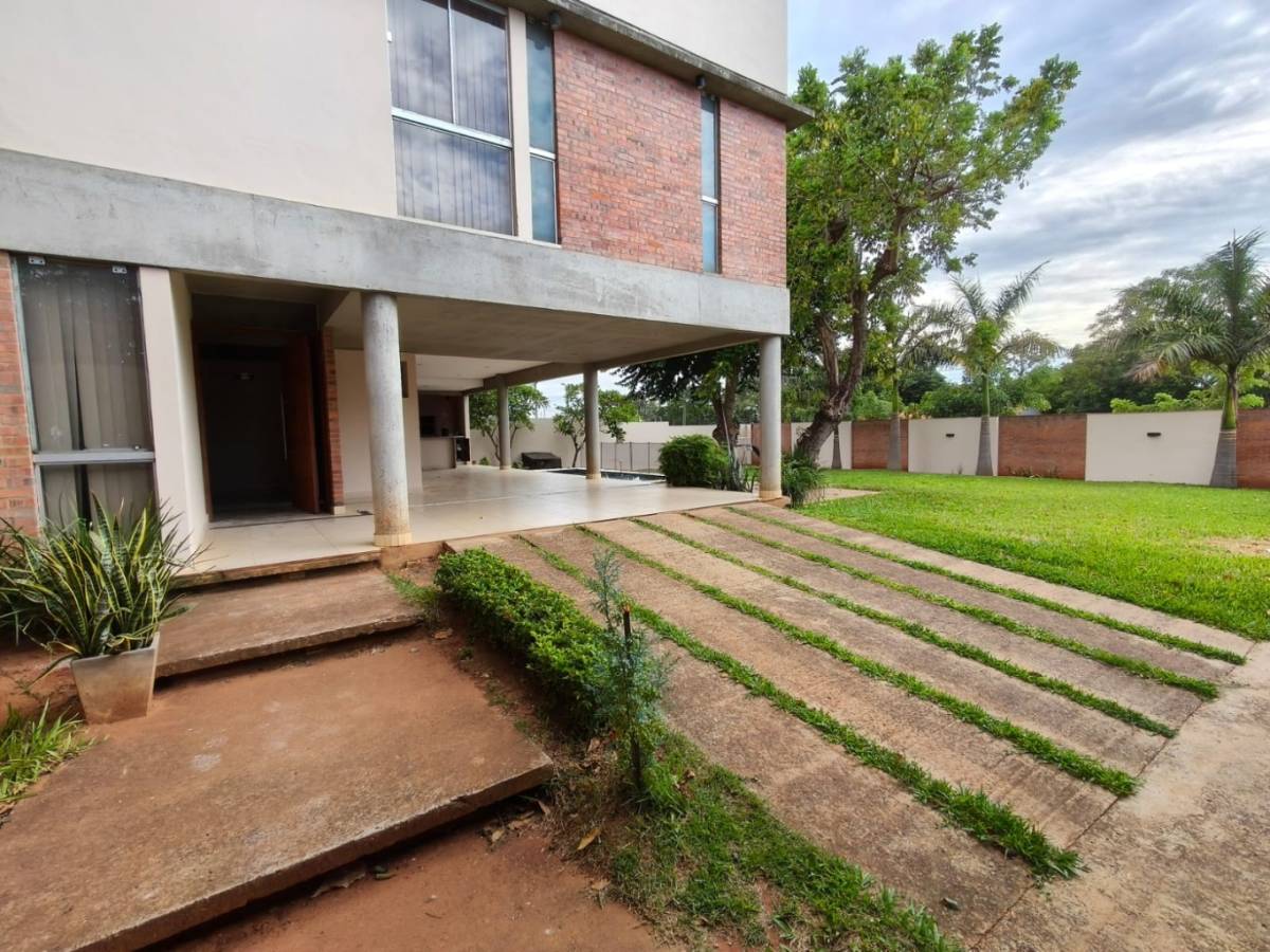 Residencia en alquiler en 1er Barrio- Luque — foto 3