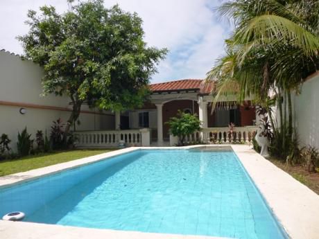 Alquilo O Vendo Casa En Asunción - Barrio Mariscal Estigarribia — En Asunción.