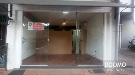 En Alquiler Excelente Ubicación Salón Comercial...