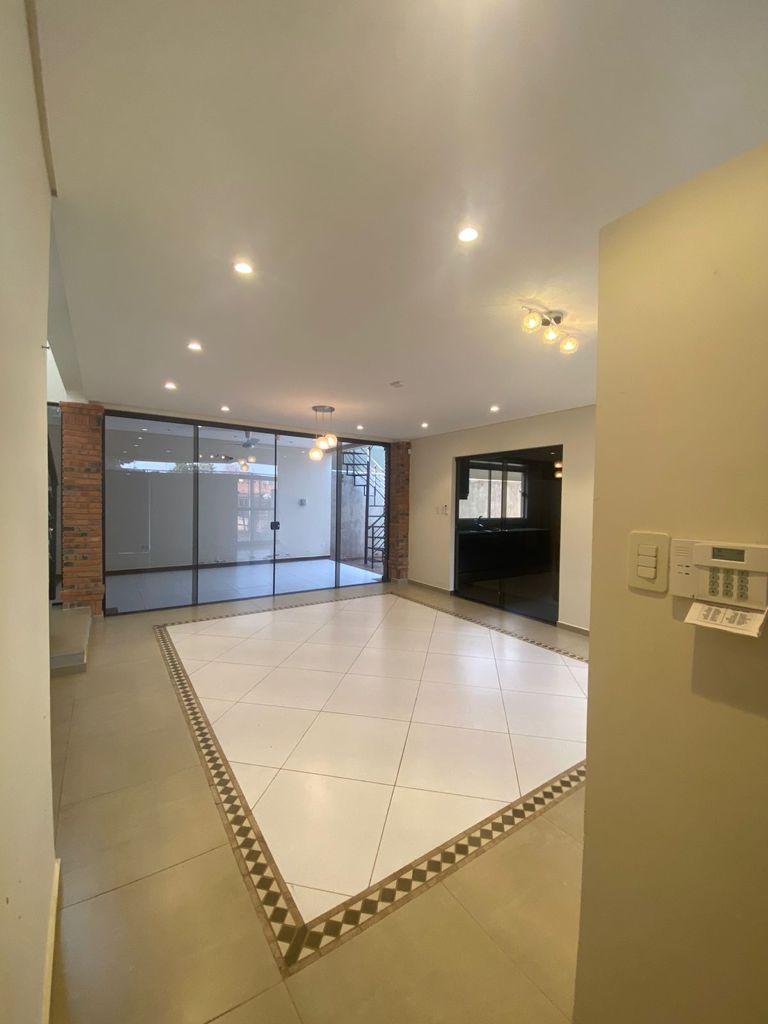 Alquiler De Amplio Duplex En Barrio Villa Adela - Luque — foto 2