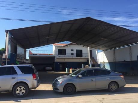Oferton Casa Comercial Con Lavadero
