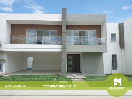Hermosa Casa En Venta En Condominio Cerrado